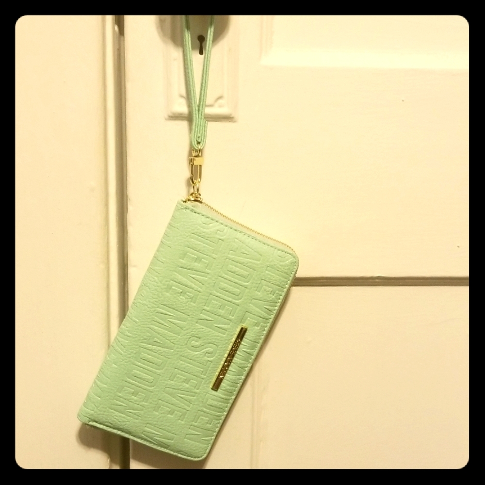 Steve Madden clutch wallet
